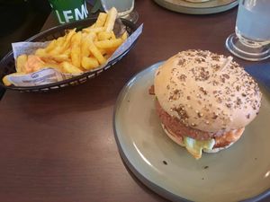 Classic burger at Annie's Kitchen in Lille