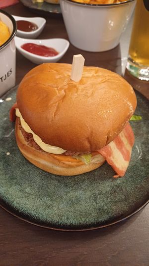 Anne's burger with facon at Annie's Kitchen in Lille