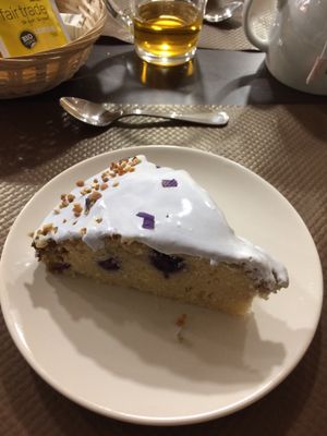 Almond and blueberries pie at Annie's Kitchen in Lille