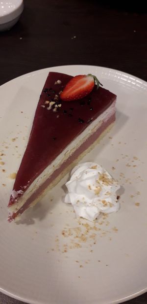 Entremet framboise at Annie's Kitchen in Lille