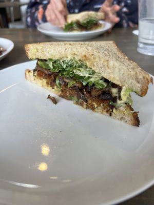 Pot Sandwich: Sweet Potato Thyme Latke, Sauteed Mushrooms, Dijon Aioli, Avocado,Arugula + Mustard Microgreens on Sparrow Miche Bread #Veganuary at Fix & Repeat in Bend