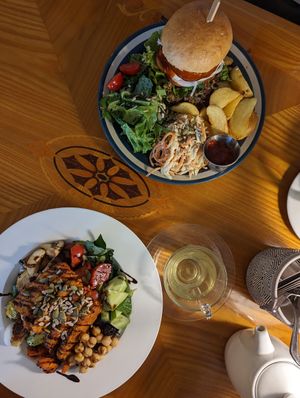 Salad bowl with Tempe and a burger at And 유 (Yu) Cafe in Jeju