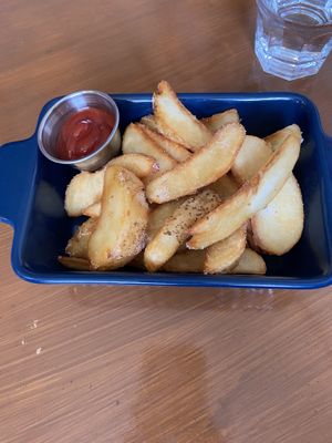 Potato wedges (L)  at And 유 (Yu) Cafe in Jeju