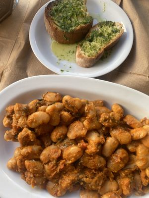 Bread with garlic and Giant beans  at Maro Tavern in Naxos