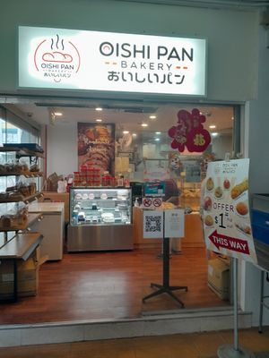 Shop front at Oishi Pan Bakery in Central Singapore
