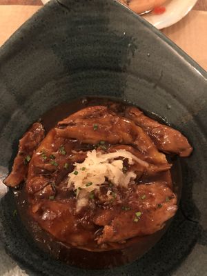 Codillo, Alemania
Carne vegetal semiglaseada, servida con nuestro puré de patatas casero y chucrut. at La Tia Carlota in Madrid