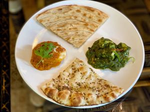 Naan and curry,
Chilliesine Indian Restaurant 淇里思印度餐廳 at Chilliesine Indian Restaurant 淇里思印度餐廳 in Taichung