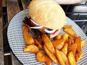 Vegan burger at Lille Brunch & Lunch in Tenerife