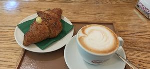 Colazione buonissima con tanta scelta di brioche vegan at Bios Cafe in Rimini