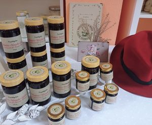 Saisonale hausgemachte Fruchtaufstriche mit hohem Fruchtanteil und Bio Rohrohrzucker  at Cafe Tomorrow in Linz Am Rhein