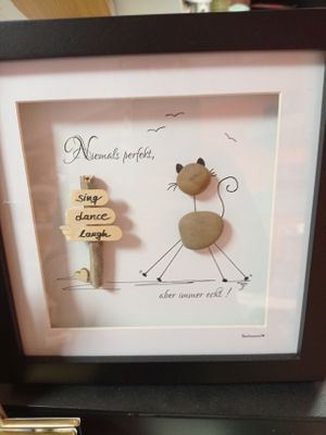 Kieselsteinbild "Niemals perfekt, aber immer echt!" at Cafe Tomorrow in Linz Am Rhein