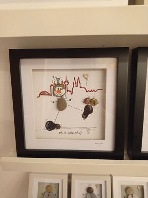 Kieselsteinbild Kölnmotiv "et is wie et ist" at Cafe Tomorrow in Linz Am Rhein