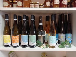 Vegane Rheinweine aus ökologischem Anbau vom Weingut Sturm Rheinkilometer 614 at Cafe Tomorrow in Linz Am Rhein
