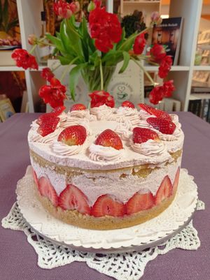 Erdbeertorte vegan at Cafe Tomorrow in Linz Am Rhein