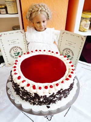 Vegane Torte "Schwarzwälder Art" at Cafe Tomorrow in Linz Am Rhein