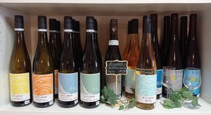 Weingut Sturm vom Rheinkilometer 614 erzeugt veganen Wein ganz in unserer Nähe at Cafe Tomorrow in Linz Am Rhein