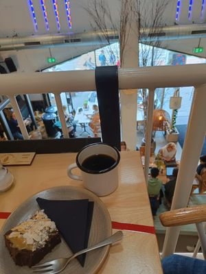 Aeropress black coffee with a vegan brownie at CT Coffee & Coconuts in Amsterdam