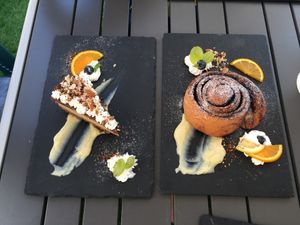 Cheesecake and cacao snail at Veganeeta Home in Balatonalmadi