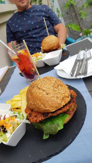Homeburger at Veganeeta Home in Balatonalmadi