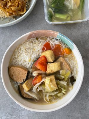 N32. Vegetarian Fish Head Mee Hoon 素鱼头米粉   RM 10.20 
         Without Milk 无奶   at Tze Ern Vege Restaurant 慈恩素食 in Kuala Lumpur
