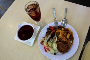 Chinese tea, purple and orange sweet potato and ginger dessert, mock fish (seitan + seaweeds) with bell peppers, kohlrabi, peppers, mushrooms, deep fried tofu skin, cabbage curry.. at Tze Ern Vege Restaurant 慈恩素食 in Kuala Lumpur