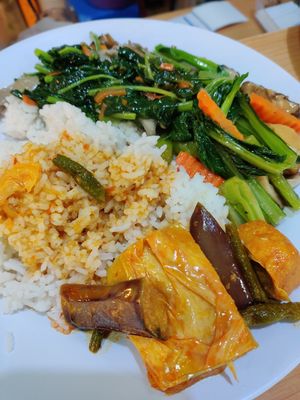 Economical rice at Tze Ern Vege Restaurant 慈恩素食 in Kuala Lumpur