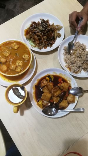 Curry noodles, marmite mushrooms, kung po tofu, brown rice, Rhymba Hills tea at Tze Ern Vege Restaurant 慈恩素食 in Kuala Lumpur