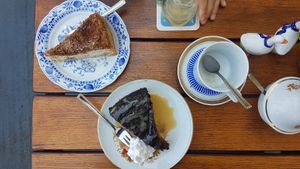Schoko-Birne & Apfel-Käsekuchen at Gasthof Falkenhorst in Burig