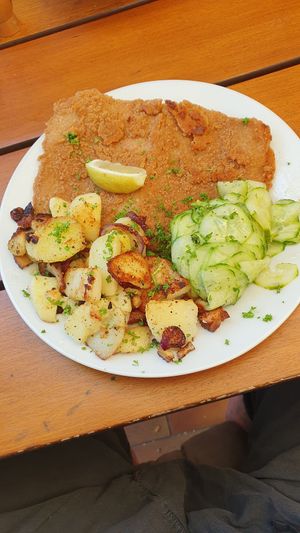 Klassiker: Schitzel Wiener Art mit Bratkartoffeln und Gurkensalat at Gasthof Falkenhorst in Burig