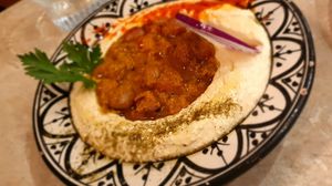 Houmous avec fèves at Levantine in Paris