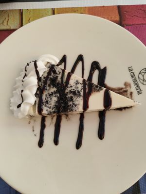 Tarta de oreo y chocolate blanco (no vegana) at La Cachopería in Aviles