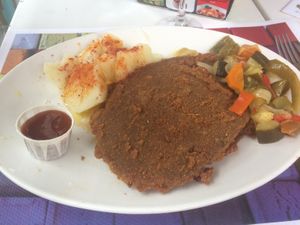 Cachopo vegano con acompañamiento de patatas cocidas con pimentón y verduras. at La Cachopería in Aviles