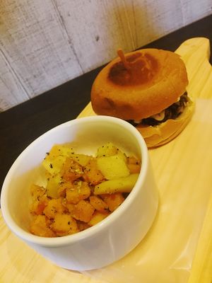 Smoked burger at Urban Greenhouse in Panama City