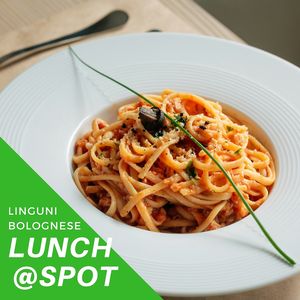 Lunch @spot.ns 
Linguini bolognese (linguini, green lentil & tomato sauce, parmesan)........350RSD
Linguini bolognese (lingvini, bolonjeze sos od zelenog sočiva, pelat, parmezan)........350din
*Nijedna namirnica nije životinjskog porekla*
•
U Spotu ručak služimo od 12h do 22h.
•
Sočivo je izuzetno zdrava namirnica. U sebi sadrži minerale poput kalijuma, fosfora, sumpora, kalcijuma, magnezijuma i gvoždja kao i vitamine B1, B2, vitamin C, nijacin i provitamin A. 
Ukoliko razmišljate šta biste danas za ručak, toplo preporučujemo lingvine koji se u našem restoranu prave od izuzetno zdravih i ukusnih namirnica!
•
Kompletan meni možete pogledati na našoj fb stranici https://www.facebook.com/spot021/
•
Vidimo se u zdravoj tački Novog Sada!  at Spot in Novi Sad