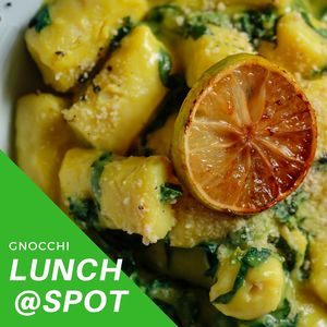 Lunch @spot.ns 
Gnocchi in cashew cream sauce (gnocchi, cashew cream sauce, spinach, lime, curcuma, parmesan).......400RSD
Gnocchi u sosu od indijskog oraha (njoke, pavlaka od indijskog oraha, spanać, limeta, kurkuma, parmezan)........400din
*Nijedna namirnica nije životinjskog porekla*
•
U Spotu ručak služimo od 12h do 22h.
•
Spanać ima malo kalorija, bogat je vlaknima i ima zasićujuću moć. Veoma je hranljiv i u sebi sadrži vitamine C, A, E, K, vitamine B grupe kao i minerale poput kalijuma, kalcijuma, natrijuma, bakra, gvoždja, magnezijuma, mangana i cinka.
•
Kompletan meni možete pogledati na našoj fb stranici https://www.facebook.com/spot021/
•
Vidimo se u zdravoj tački Novog Sada!  at Spot in Novi Sad