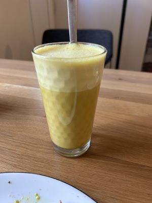 Golden Yang (Hafermilch Aufpreis 0.70€) 7,60€  at Schadzi Cafe in Linz
