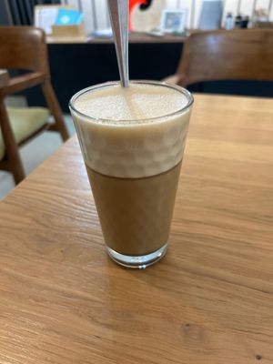 Magic Mushroom Latte mit Hafermilch 7,60€  at Schadzi Cafe in Linz