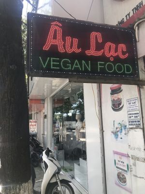 Sign out front at Thuc Pham Chay Au Lac in Phu Quoc