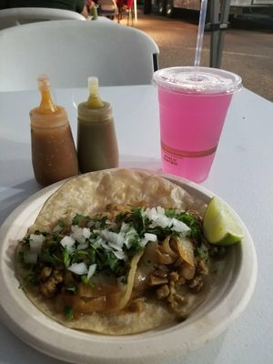 Taco de soyrizo verde. Está delicioso! at Cosmos Kitchen Food Truck - Pop Up in Mc Allen