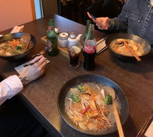 Die Suppe links ist angeblich vegan, die beiden rechten waren laut Managerin mit Hühnerbrühe aber vegetarisch gelabelt…  at Ramen Soul in Dusseldorf