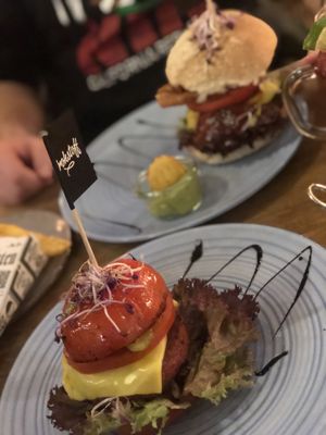 Beyond Meat Patty in der Tomate at Vrohstoff in Wurzburg
