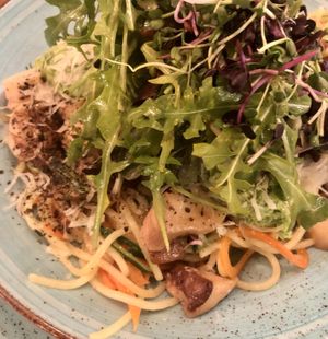 Nudelmix/vegane Jakobsmuschel/Erbsen-Minz-Sauce #Veganuary at Vrohstoff in Wurzburg