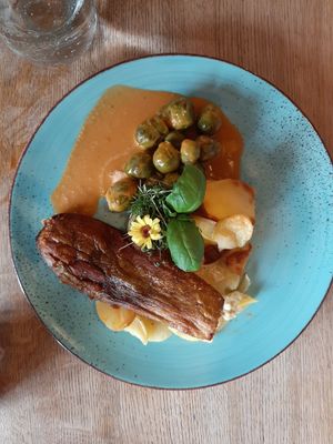 Auberginenschnitzel mit Kartoffelgratin at Vrohstoff in Wurzburg