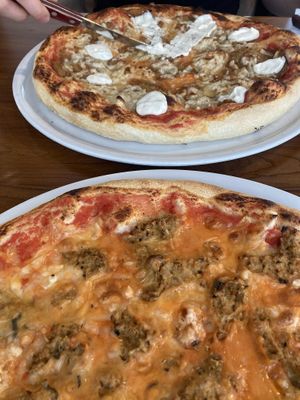Vebab (up) pizza and "Tuna" (down) pizza at Bullizza in Ljubljana