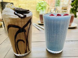 Detox smoothie & Oreo shake at Wild and Wild in Congleton