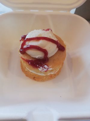 Mini Victoria sponge at Wild and Wild in Congleton