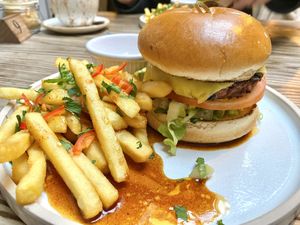 Beyond Cheezeburger w/ Salt & pepper chips #Veganuary at Wild and Wild in Congleton