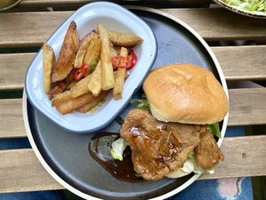 Oyster Mushroom “chicken” 🍄🐓🍔 with Salt and Pepper Fries 🍟   at Wild and Wild in Congleton