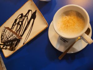 Almond Capucchino and cake at Ziga in Verona