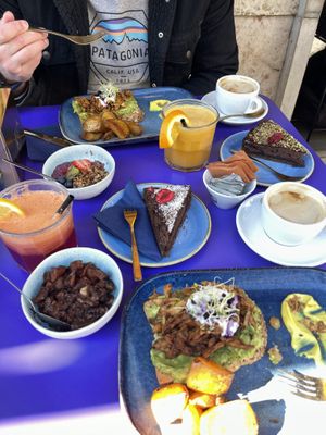 2x brunch. Porridge, chia, toast, juices, cafe,   at Ziga in Verona